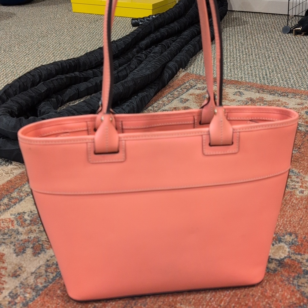 Dooney & Bourke Coral Leather Shoulder Bag. EUC - Picture 3 of 13